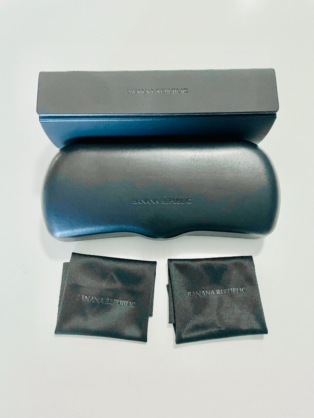Banana Republic Glasses Case SET OF 2 in Black (includes microfibre cloths x 2)